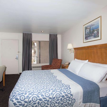 Days Inn By Wyndham Anaheim Near The Park Bagian luar foto