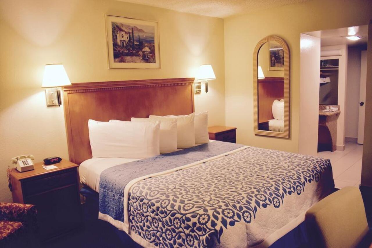 Days Inn By Wyndham Anaheim Near The Park Bagian luar foto