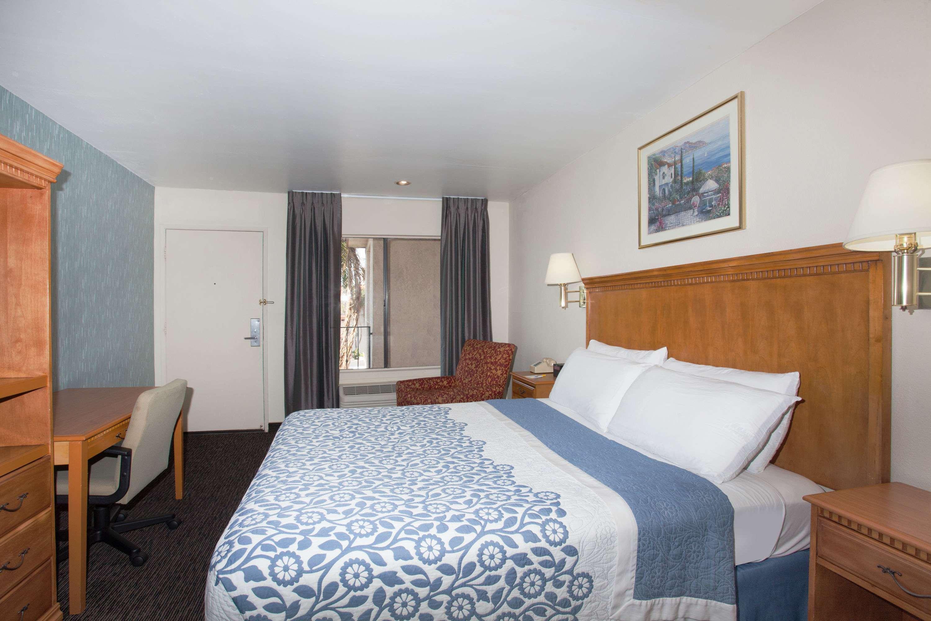 Days Inn By Wyndham Anaheim Near The Park Bagian luar foto