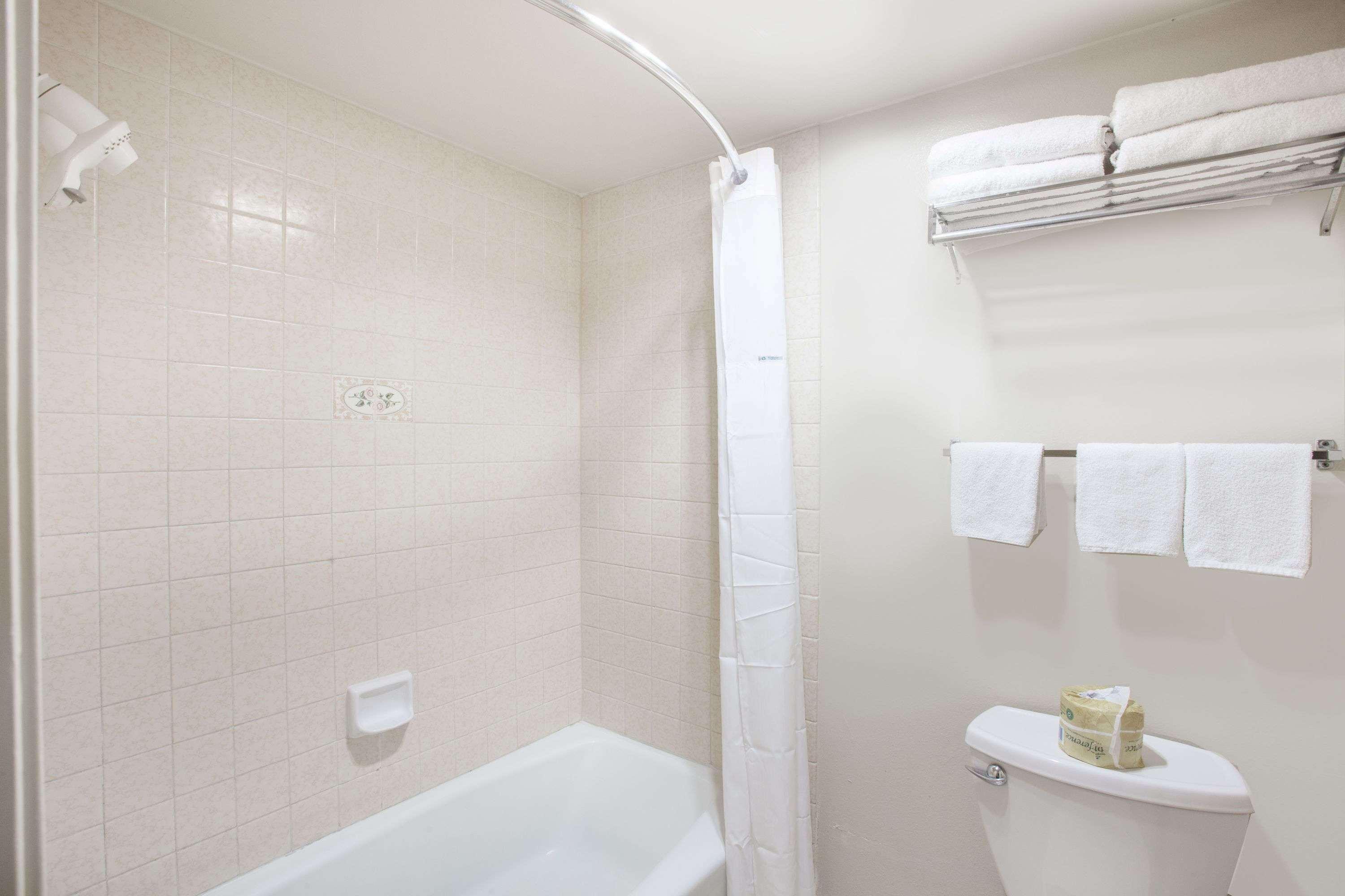 Days Inn By Wyndham Anaheim Near The Park Bagian luar foto
