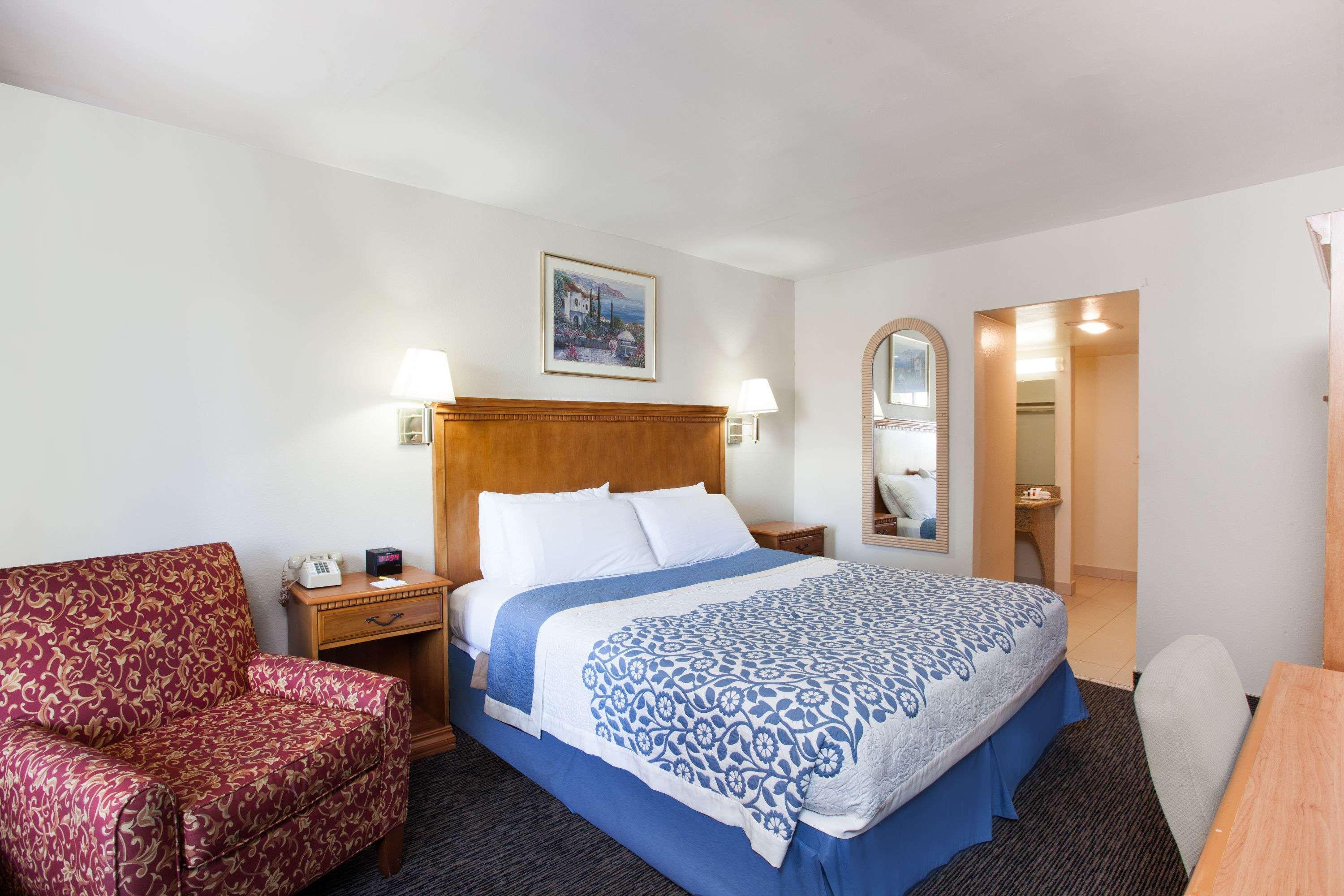 Days Inn By Wyndham Anaheim Near The Park Bagian luar foto