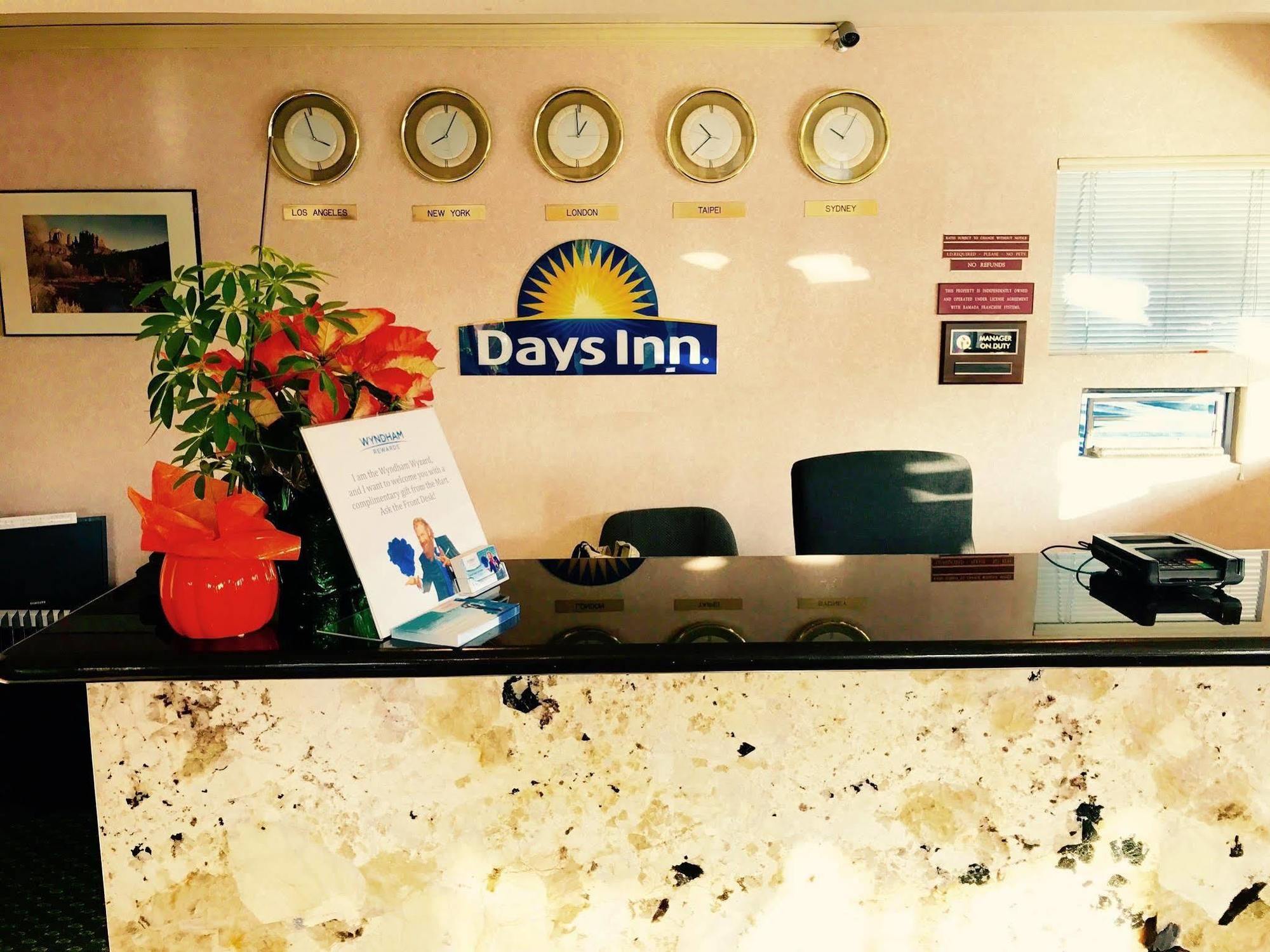 Days Inn By Wyndham Anaheim Near The Park Bagian luar foto