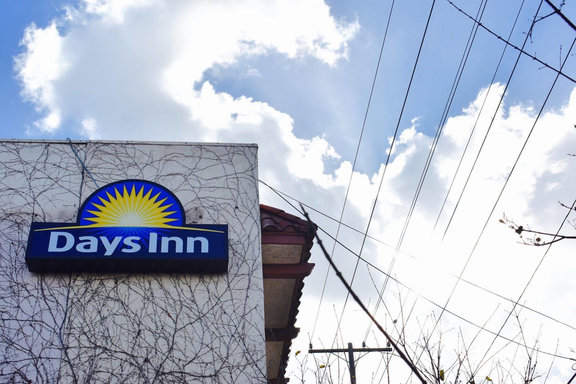 Days Inn By Wyndham Anaheim Near The Park Bagian luar foto