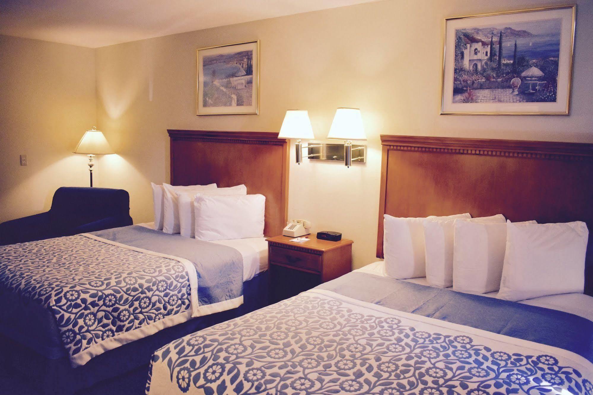 Days Inn By Wyndham Anaheim Near The Park Bagian luar foto