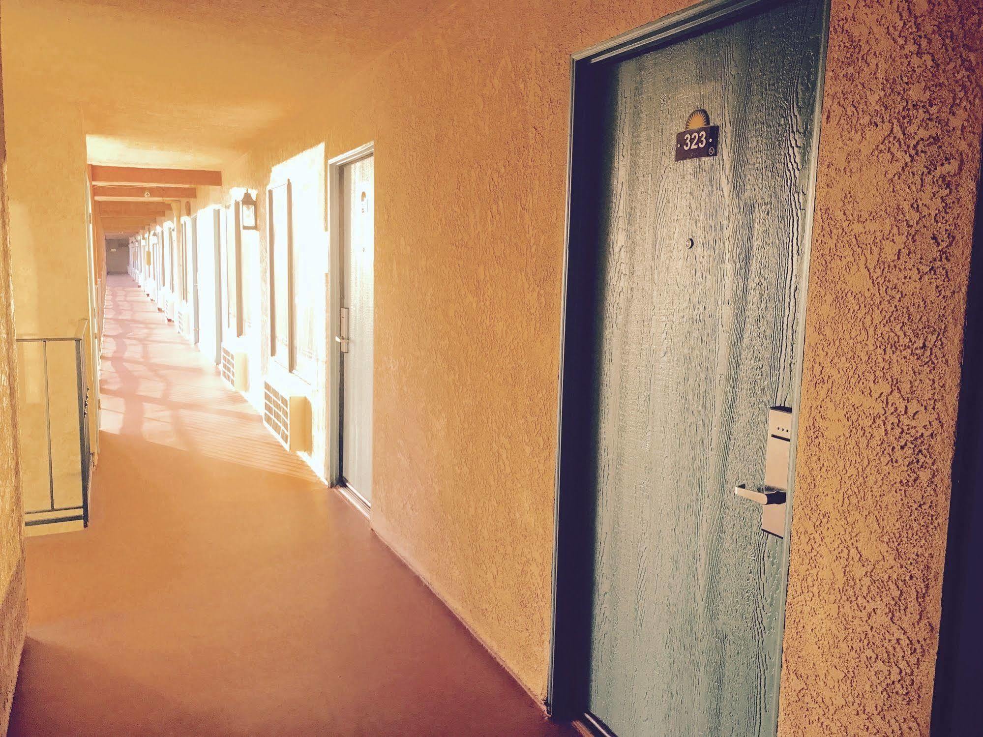 Days Inn By Wyndham Anaheim Near The Park Bagian luar foto
