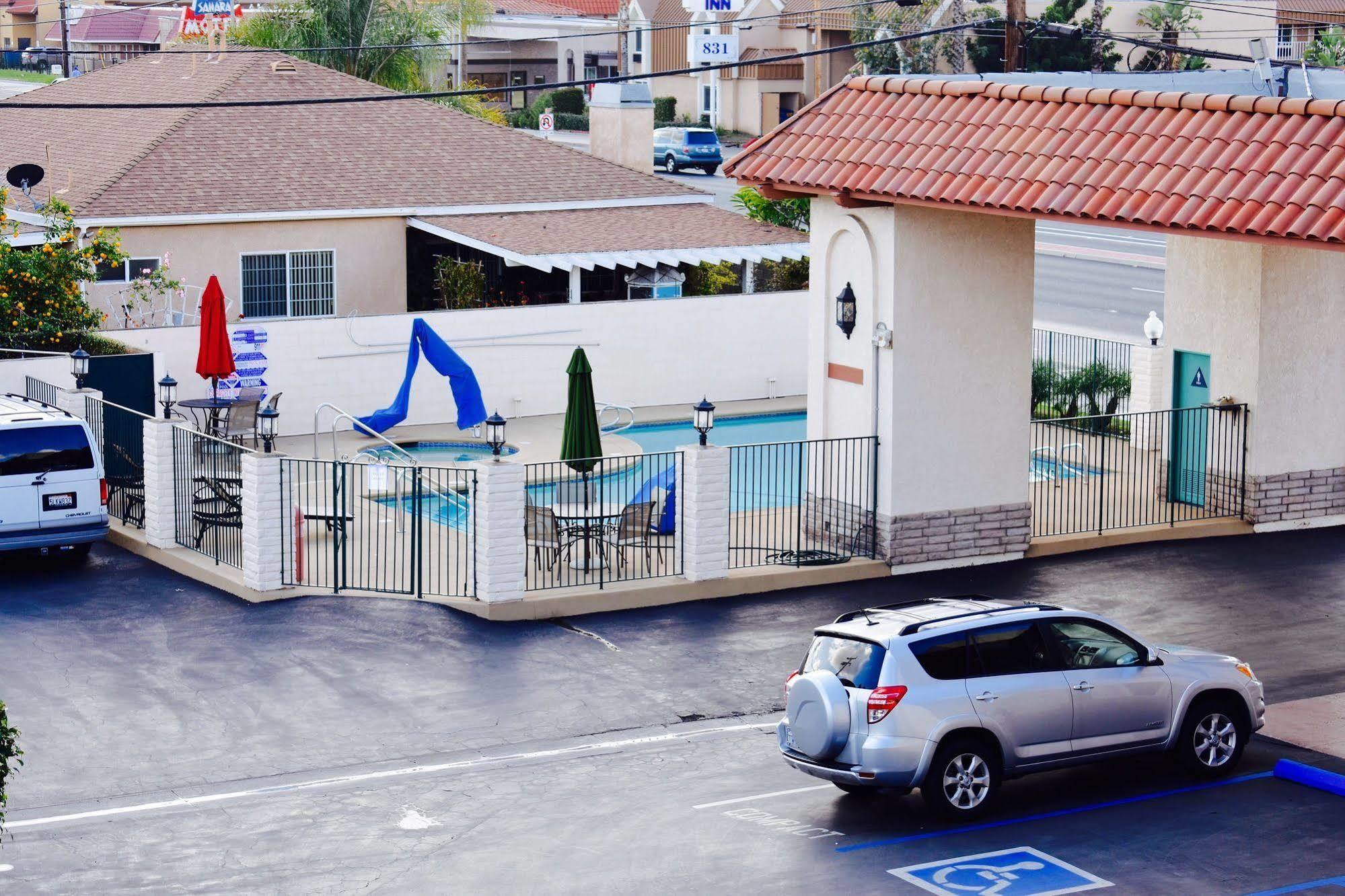 Days Inn By Wyndham Anaheim Near The Park Bagian luar foto