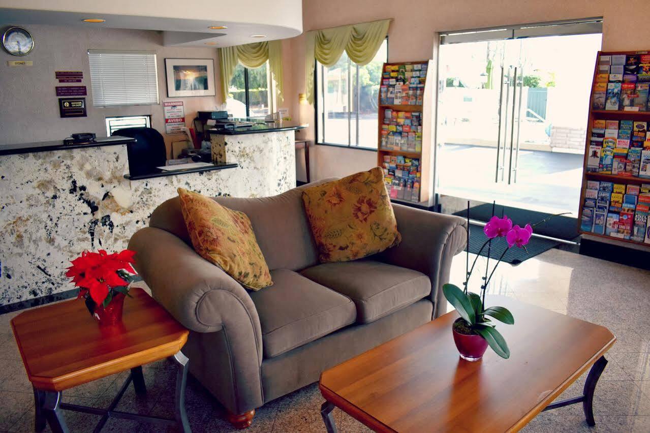 Days Inn By Wyndham Anaheim Near The Park Bagian luar foto